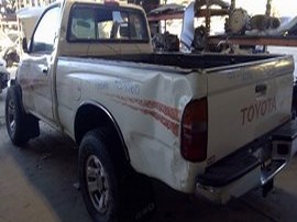 1995 TOYOTA TACOMA WHITE STD CAB 3.4 MT 2WD.  Z24860